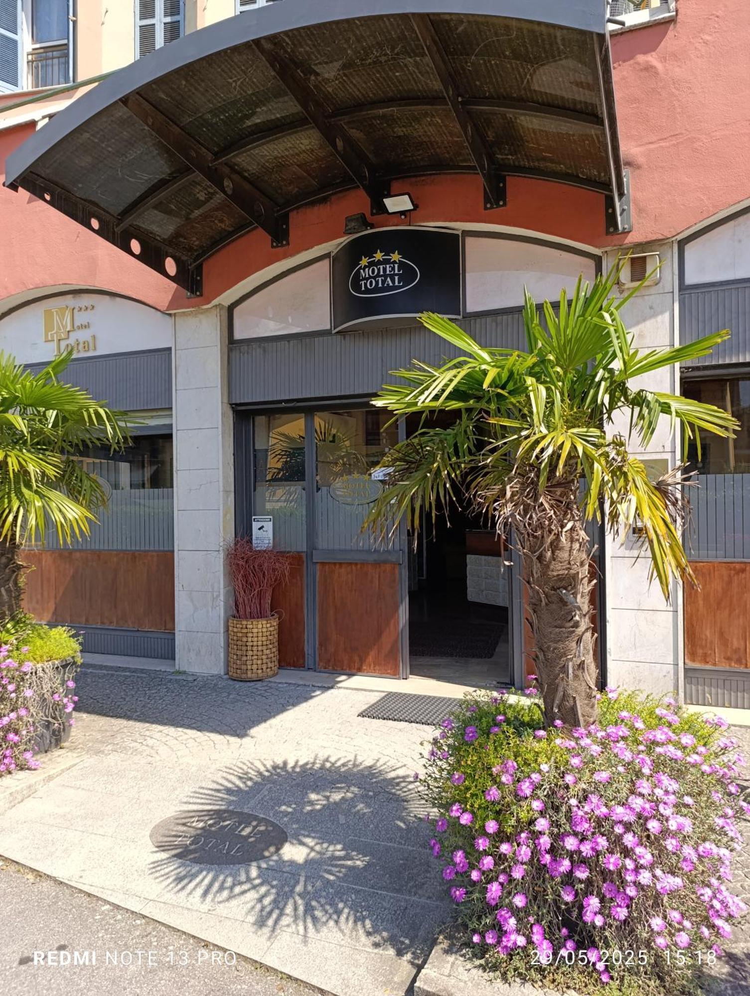 Sleep Well Hotel Total 2 Stelle Pisogne Exterior photo
